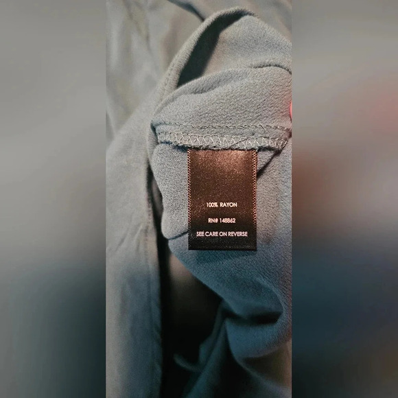 Torrid Women's Green Tunic Blouse Split V-Neck Curve Size 3 (3XL) NWT - Picture 9 of 12